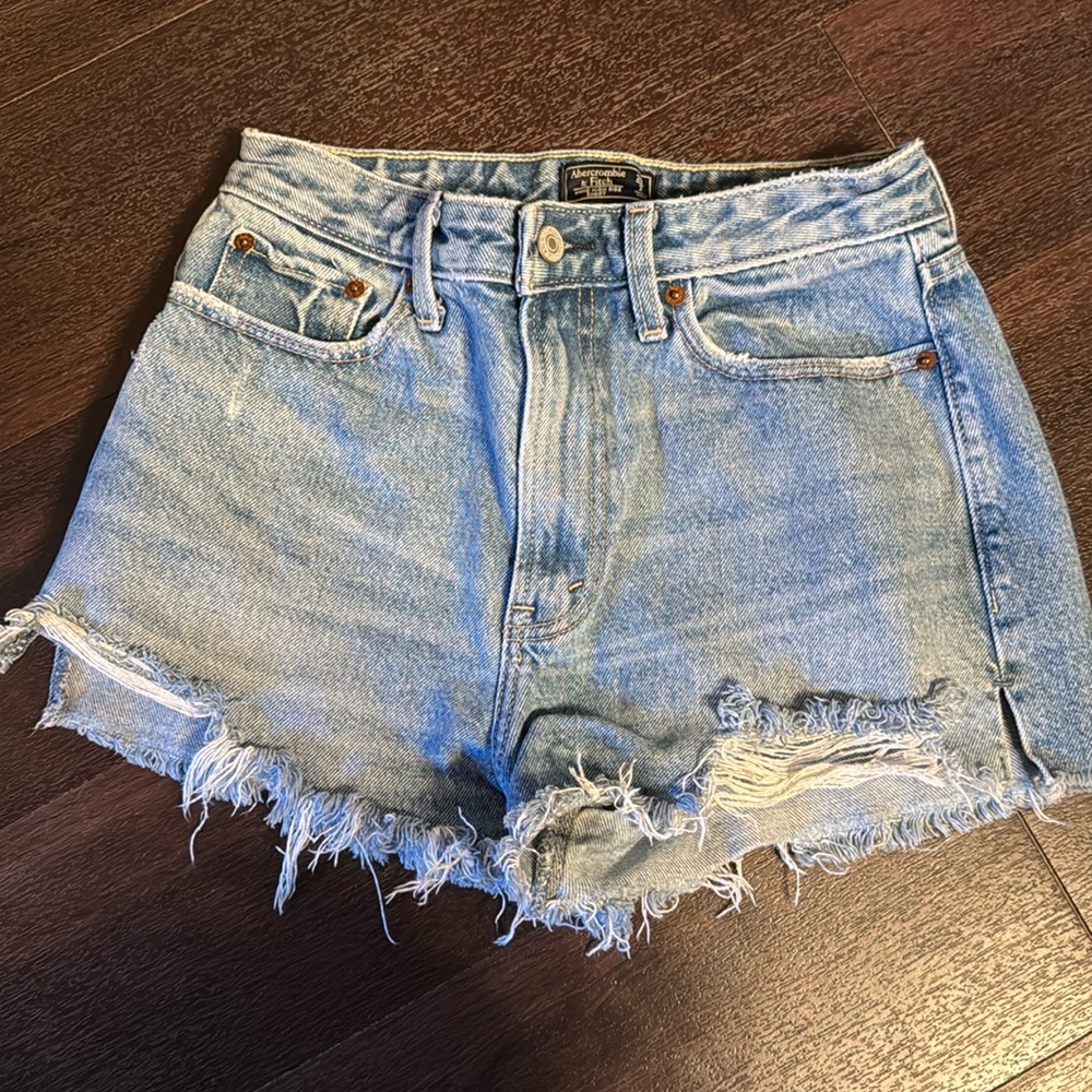 Light wash high rise Abercrombie and fitch denim shorts size 2